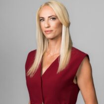 Десислава Младенова - брокер на недвижими имоти в AVASOLIS.