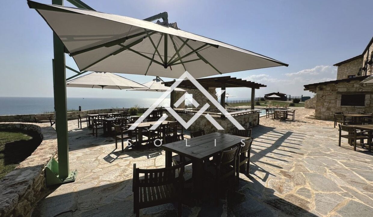 Хотел на осем км южно от нос "Калакра" за продажба-5