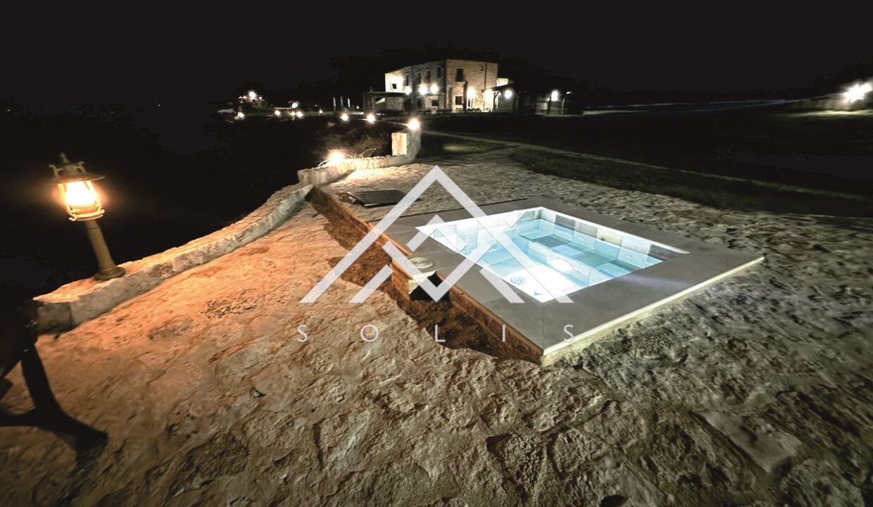 Хотел на осем км южно от нос "Калакра" за продажба-12