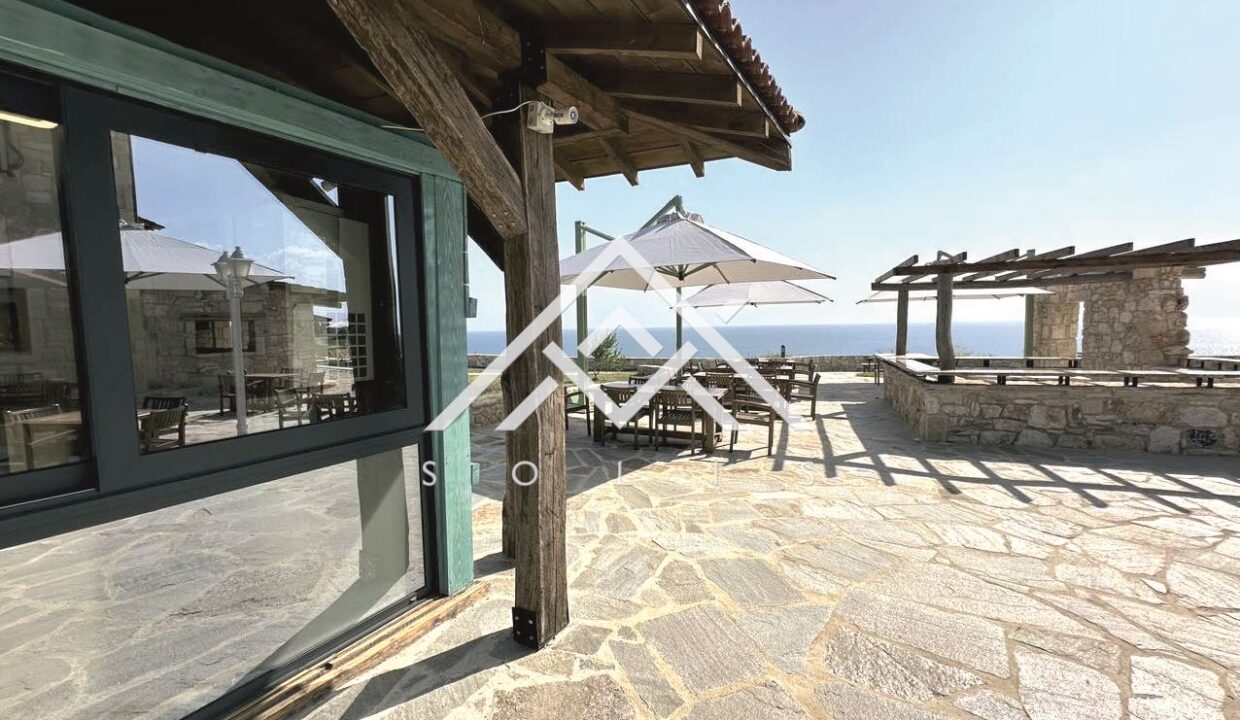 Хотел на осем км южно от нос "Калакра" за продажба-8