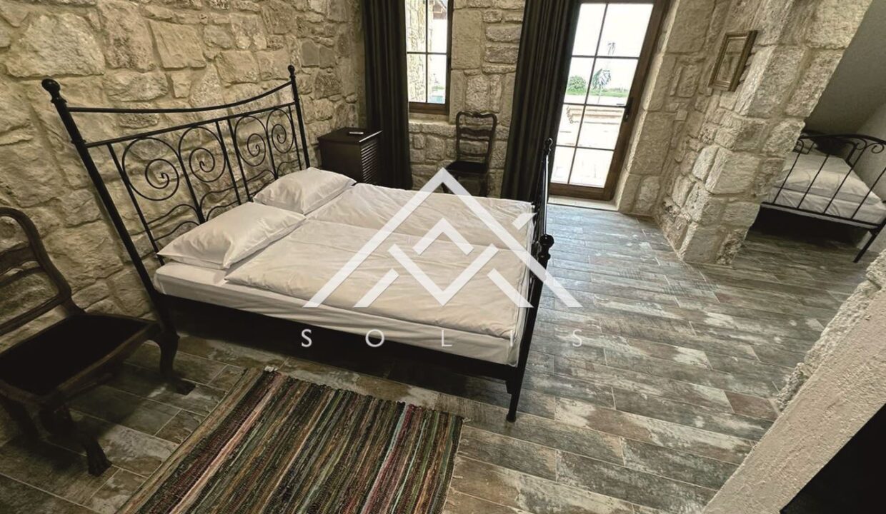 Хотел на осем км южно от нос "Калакра" за продажба-32