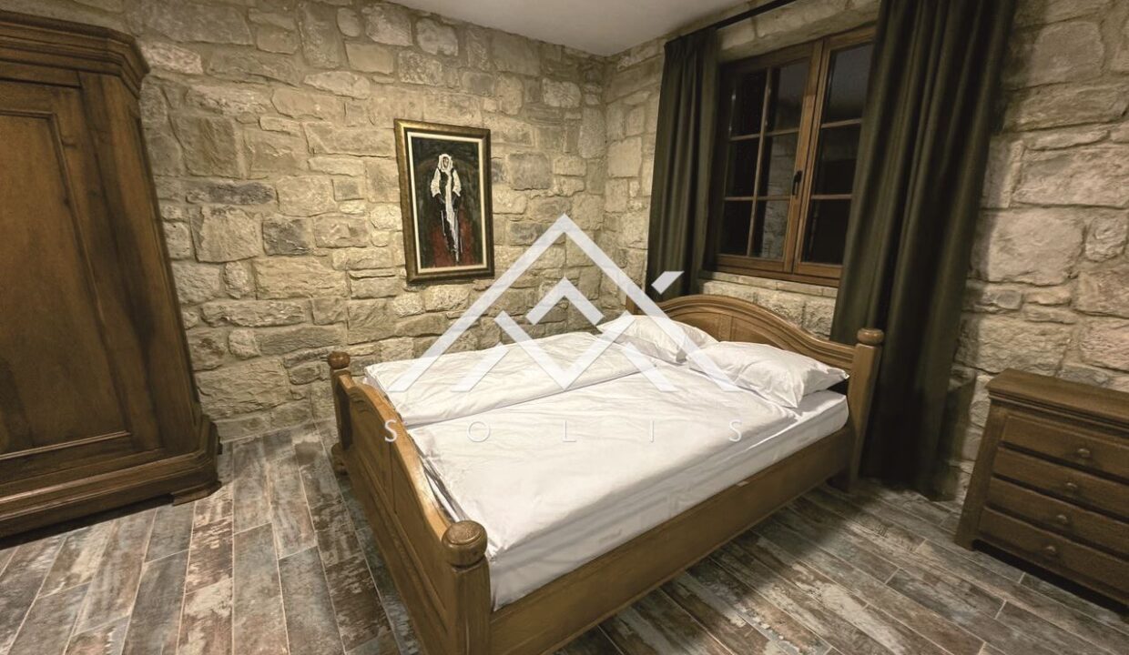 Хотел на осем км южно от нос "Калакра" за продажба-23