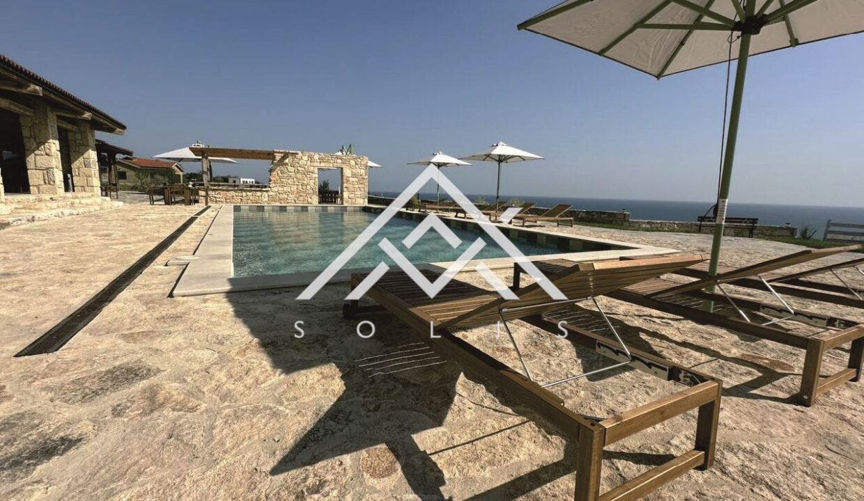 Хотел на осем км южно от нос "Калакра" за продажба-7