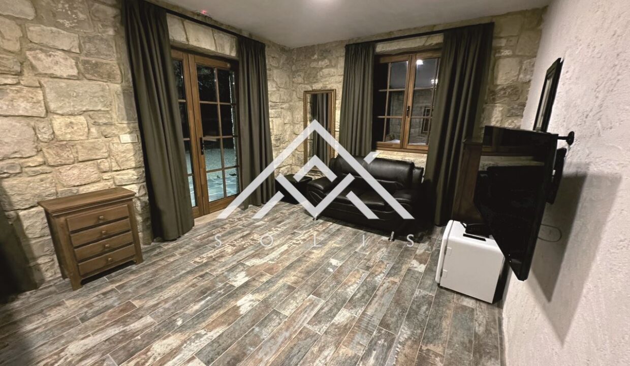 Хотел на осем км южно от нос "Калакра" за продажба-22