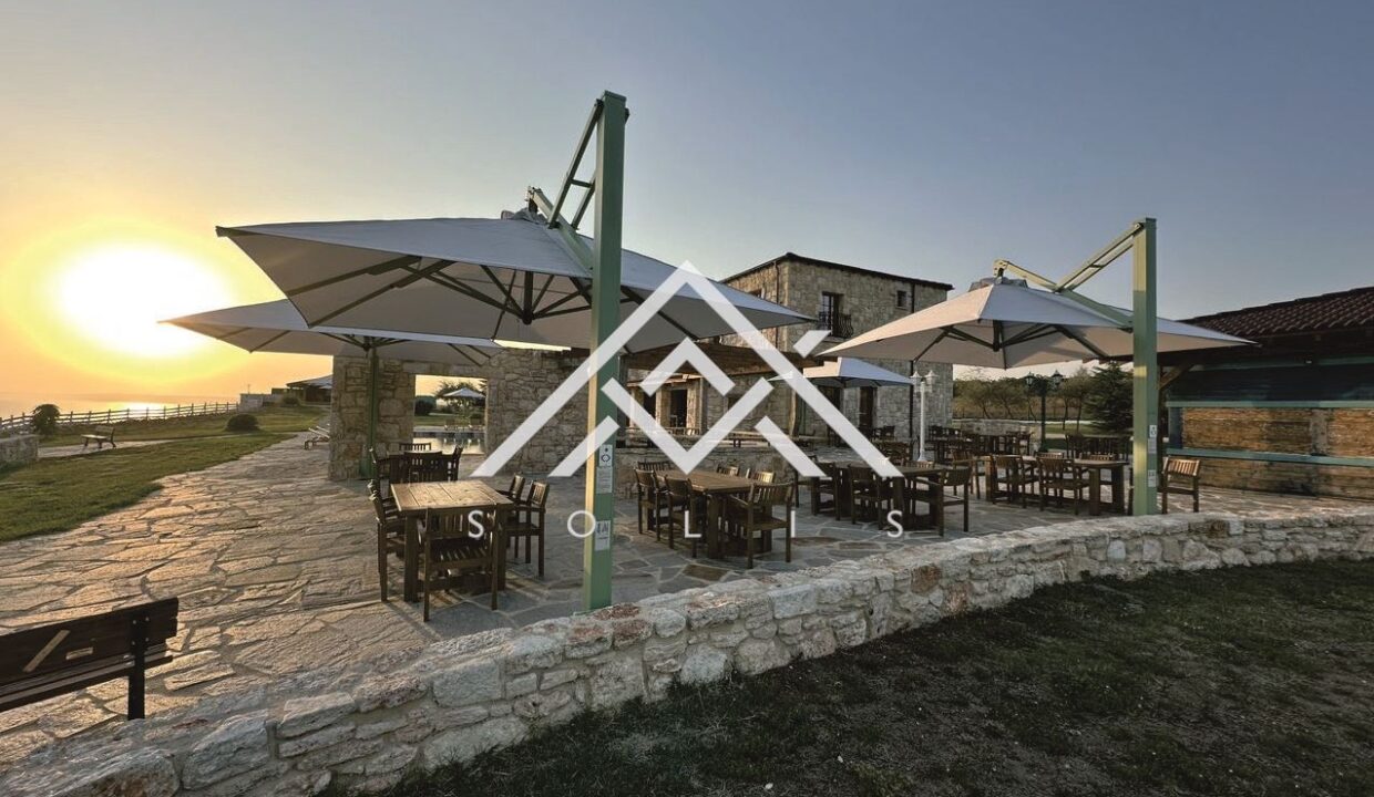 Хотел на осем км южно от нос "Калакра" за продажба-11