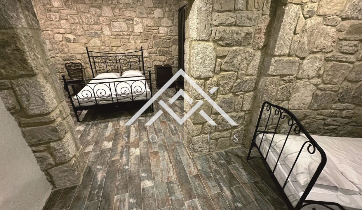 Хотел на осем км южно от нос "Калакра" за продажба-30