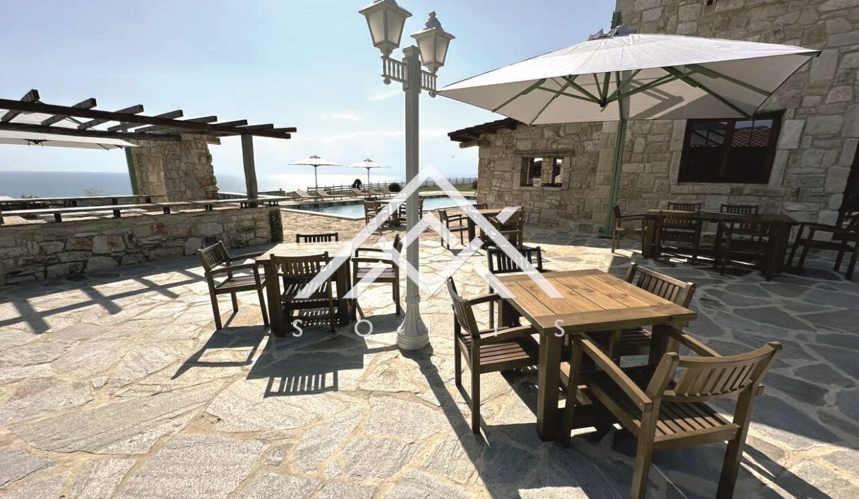 Хотел на осем км южно от нос "Калакра" за продажба-10