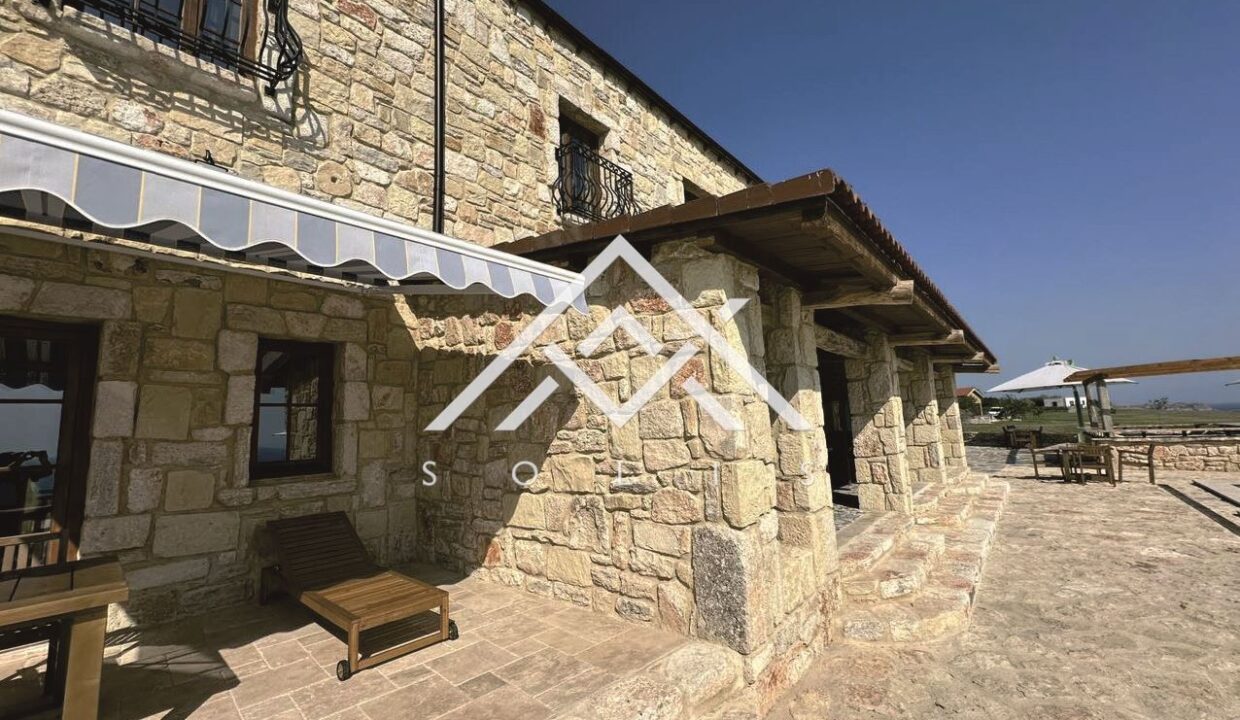 Хотел на осем км южно от нос "Калакра" за продажба-6