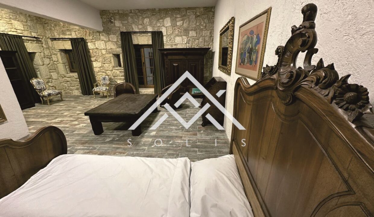 Хотел на осем км южно от нос "Калакра" за продажба-20