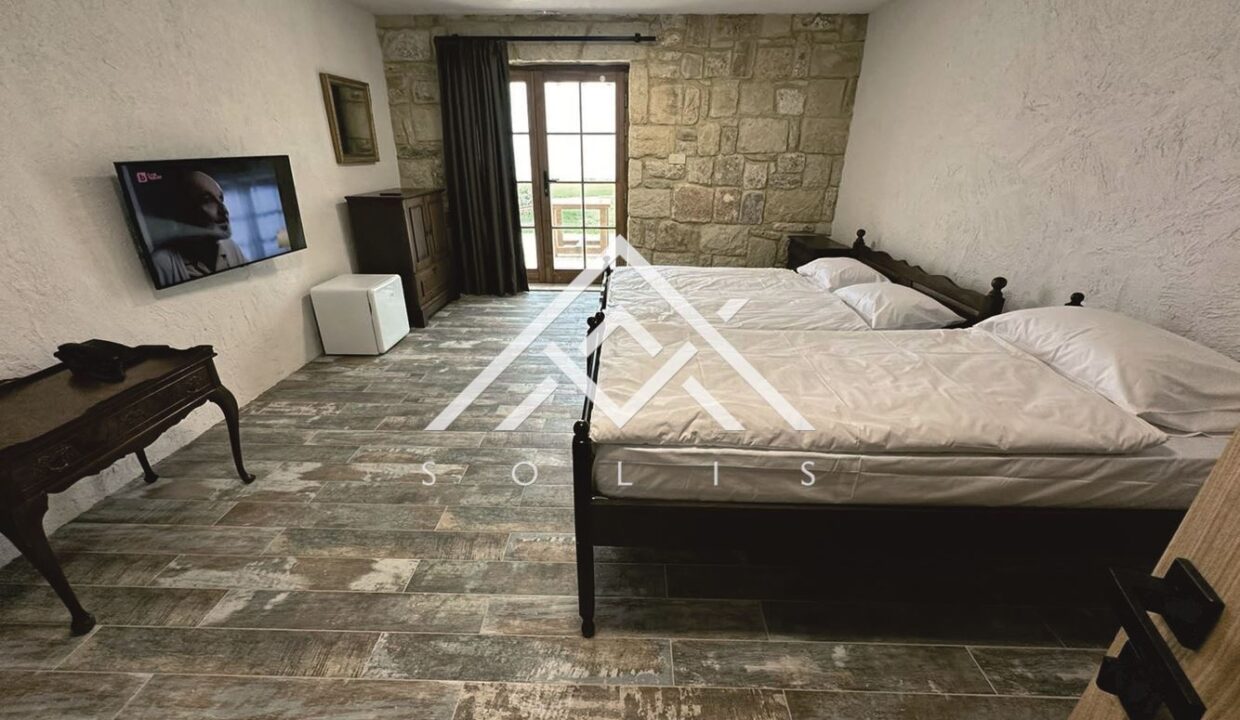 Хотел на осем км южно от нос "Калакра" за продажба-27