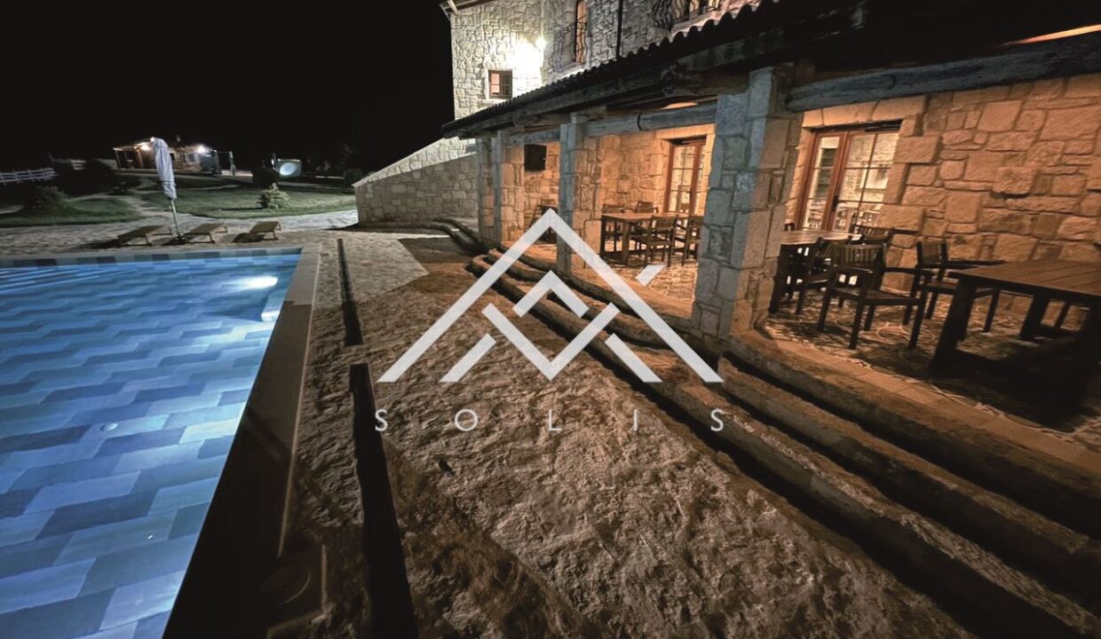 Хотел на осем км южно от нос "Калакра" за продажба-16