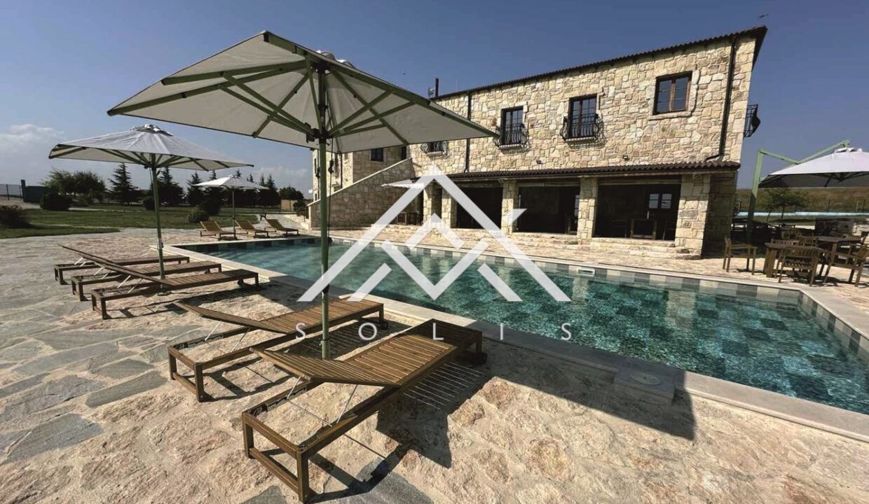 Хотел на осем км южно от нос "Калакра" за продажба-3