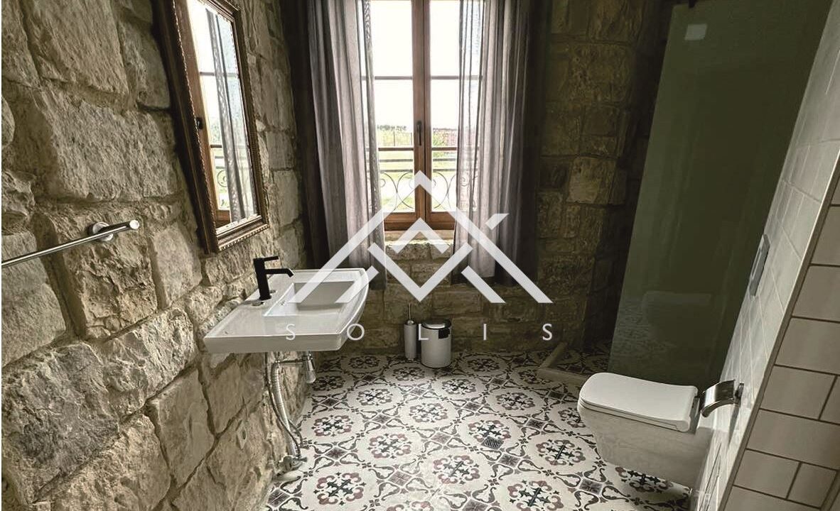 Хотел на осем км южно от нос "Калакра" за продажба-24