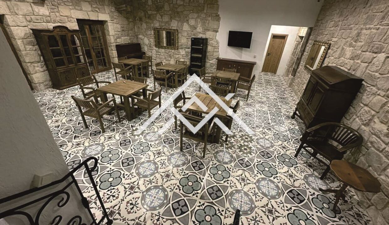 Хотел на осем км южно от нос "Калакра" за продажба-18