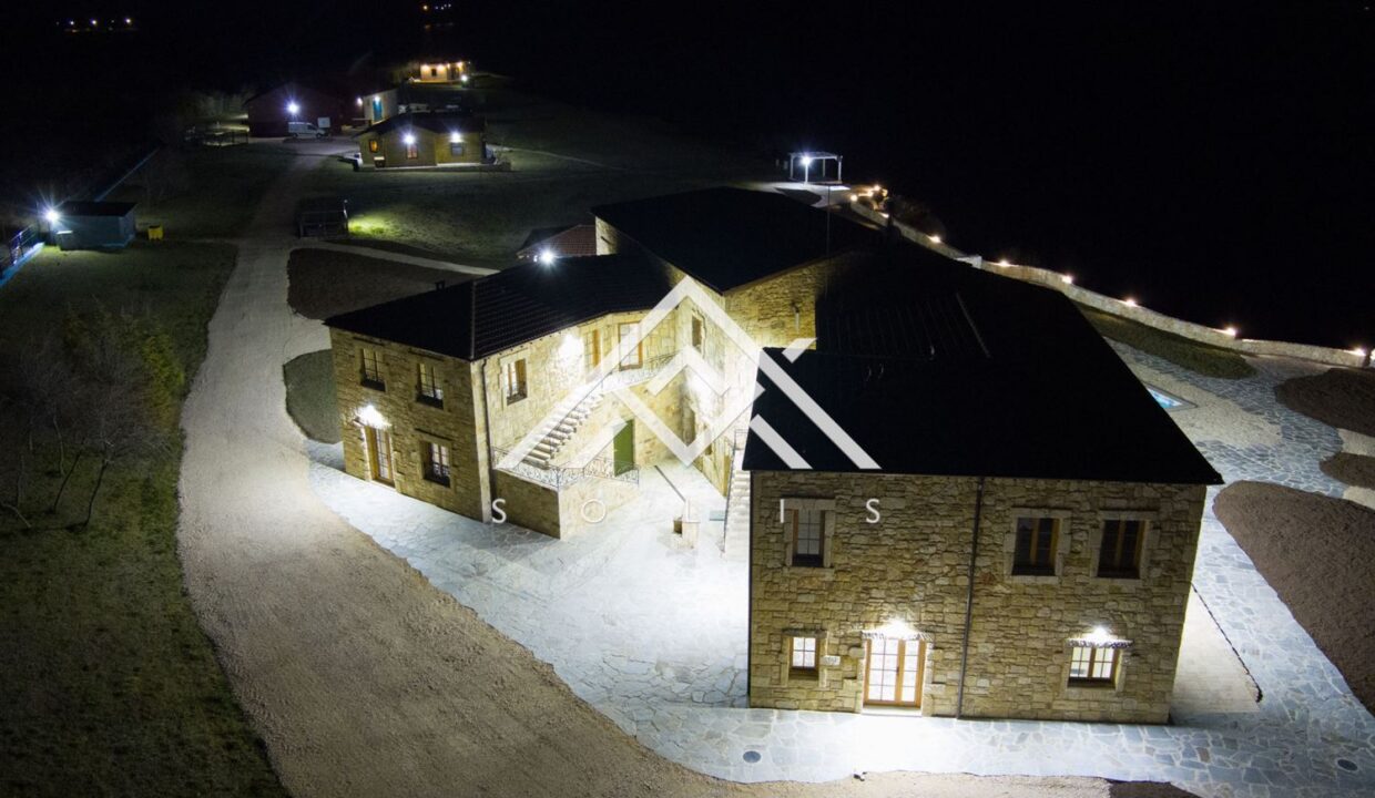 Хотел на осем км южно от нос "Калакра" за продажба-15