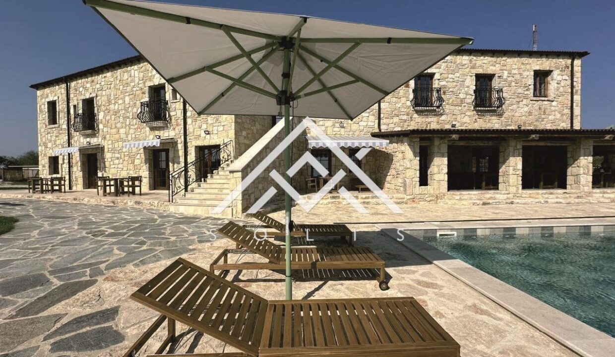 Хотел на осем км южно от нос "Калакра" за продажба-4