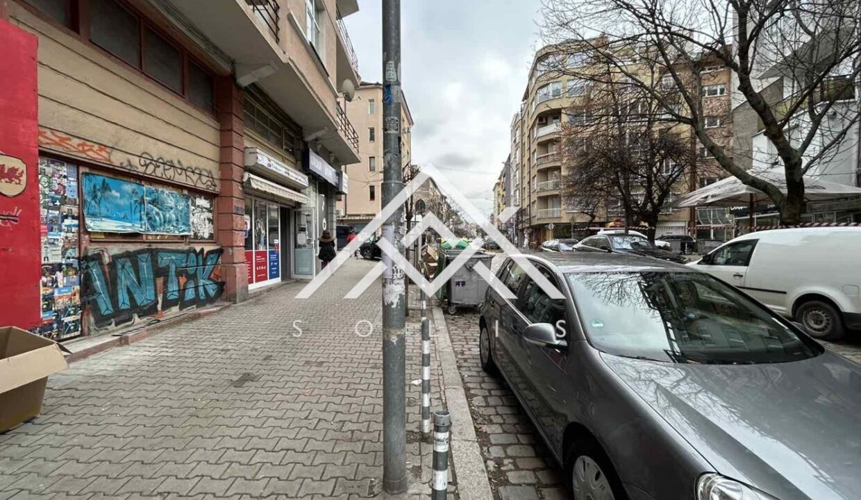 Магазин с лице на две улици под наем в кв. Яворов-4